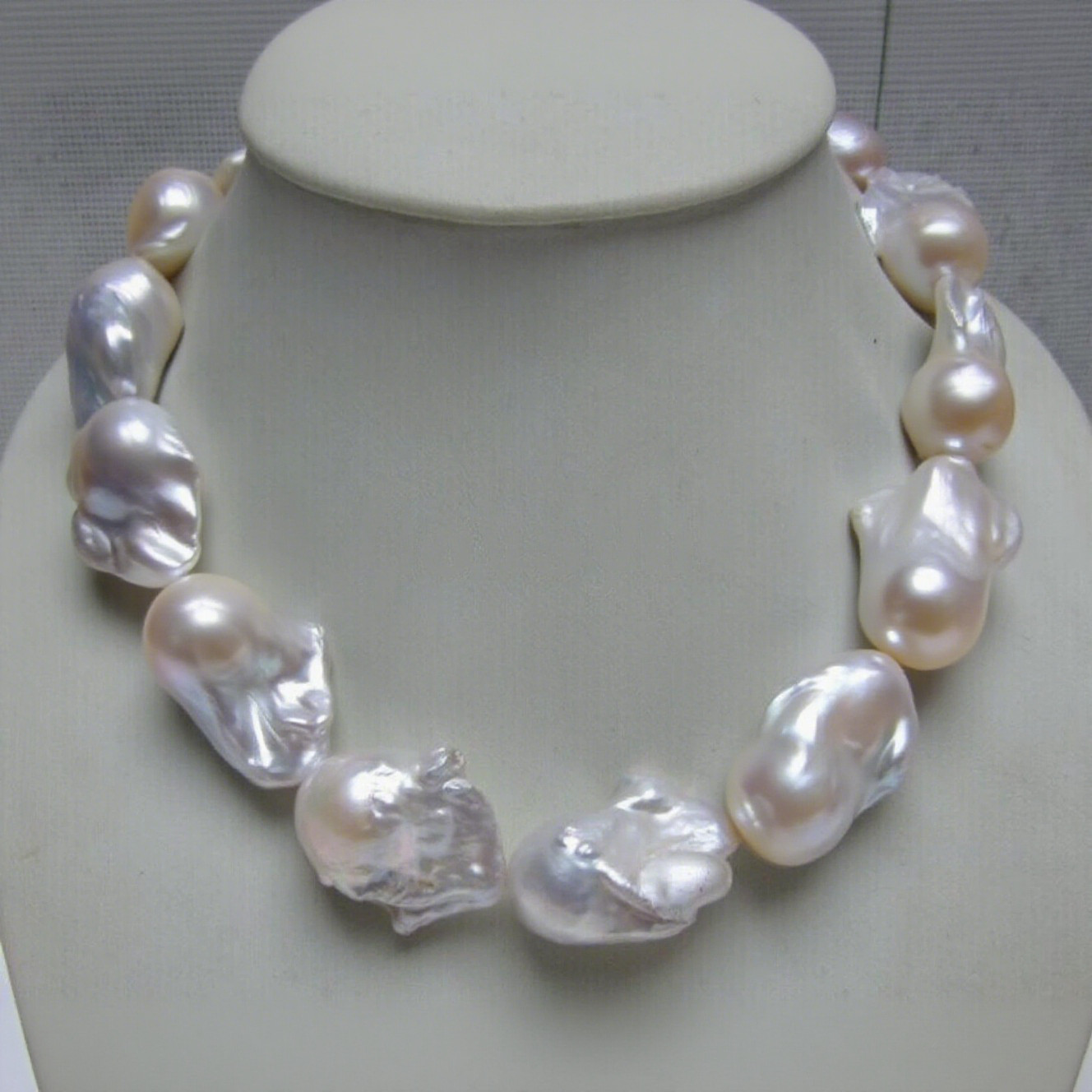18”HUGE NATURAL GENUINE SOUTH SEA WHITE BAROQUE PEARL NECKLACE