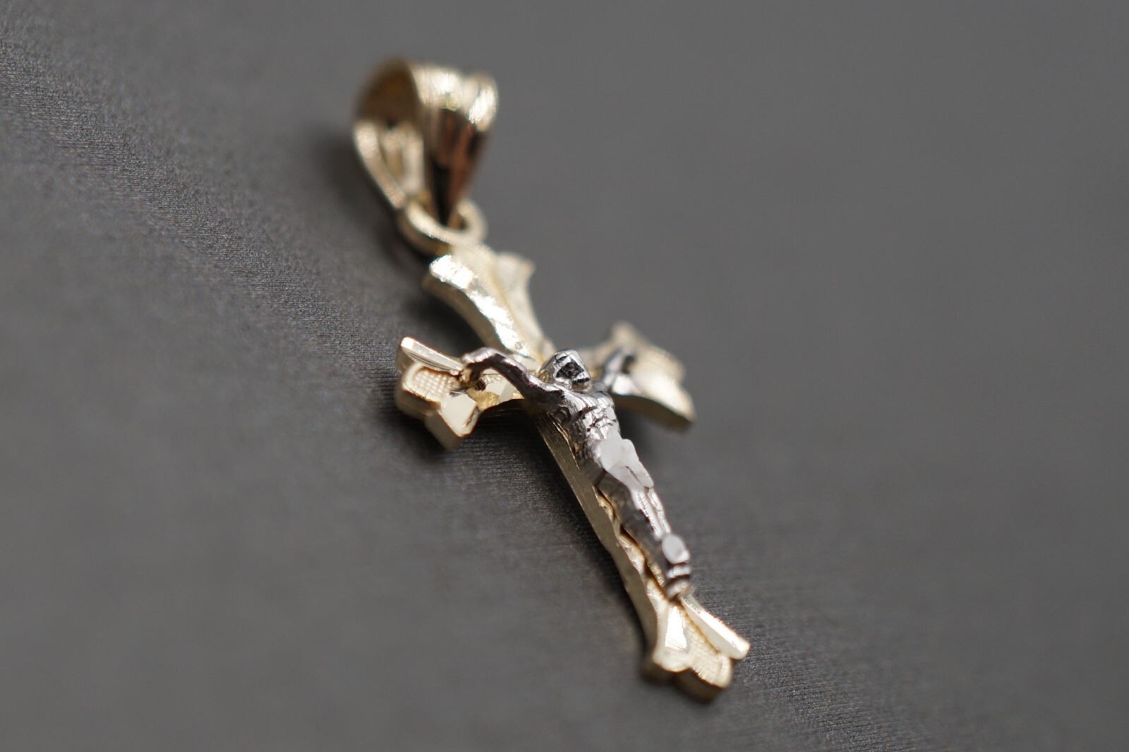 10K Solid Yellow Gold 0.9″ Two Tone Diamond Cut Crucifix Cross Charm Pendant.