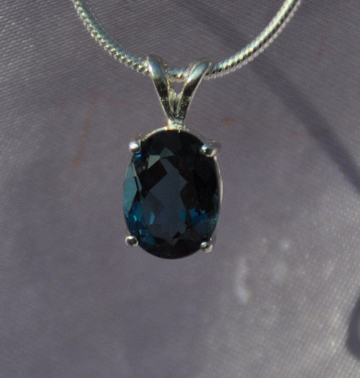 9mm X 7mm OVAL SHAPE LONDON BLUE TOPAZ PENDANT- .925 STERLING SILVER