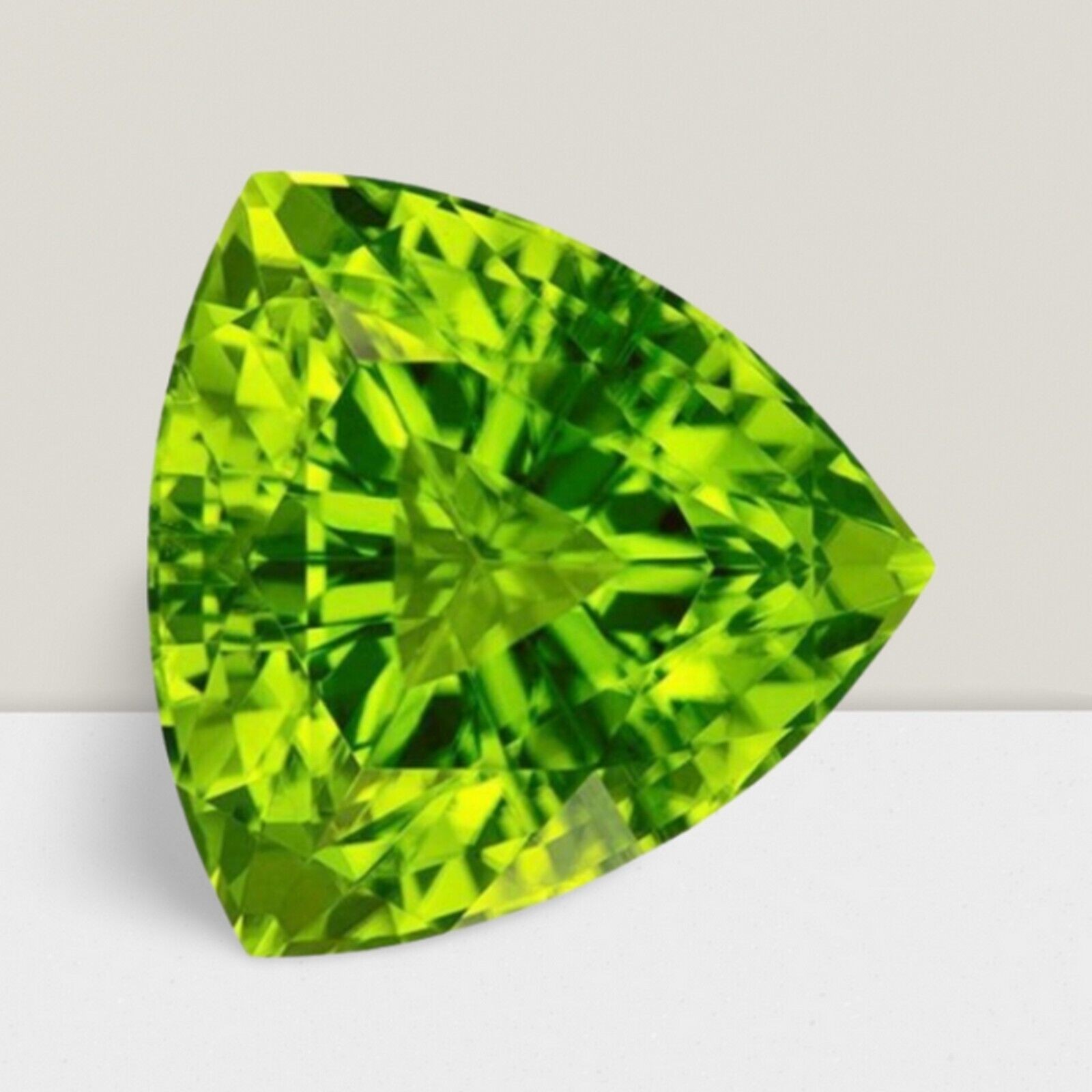 Peridot Trillion Cut Gemstone 2.5 Cts – 10 mm VVS Loose Gem #