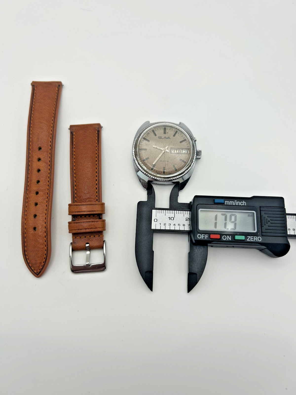 Vintage Slava (Слава) Mechanical Day-Date Watch | Rare Engraving | 2428 | USSR