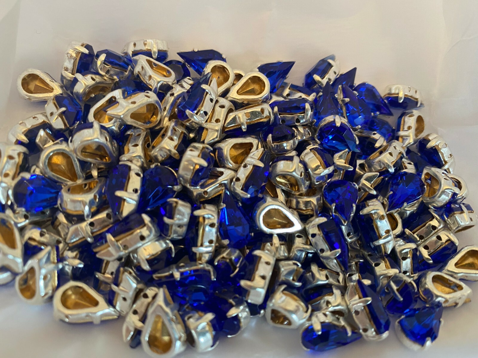 13×7.8MM GLASS PEAR SAPPHIRE STONES ON SETTING (72 PCS)