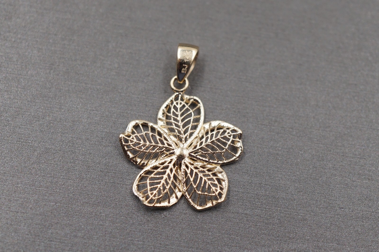 14K Solid Yellow Gold 0.85″ Fancy Two Tone Diamond Cut Flower Charm Pendant.