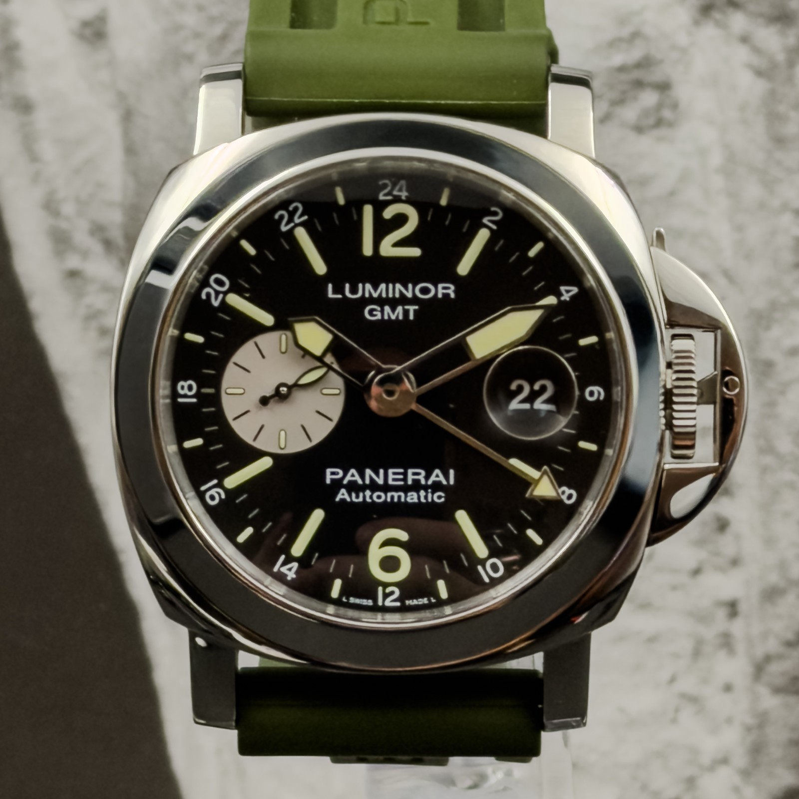 Panerai Luminor GMT PAM01088 | Full Set | Extra OEM Green Rubber Strap