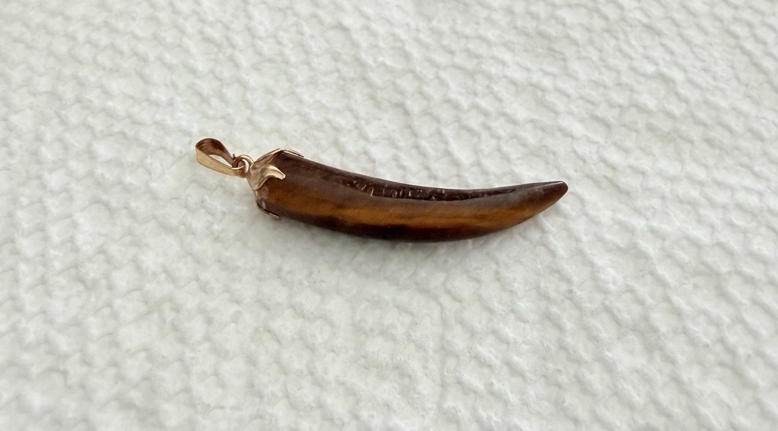 Vintage 14k YELLOW GOLD Tigers Eye ITALIAN HORN 1.8”