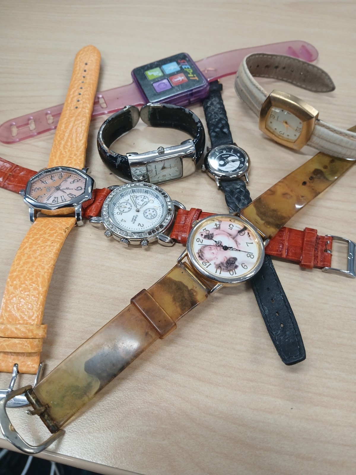 Geneva Unisex Adults Wristwatch Mixed Lot Assorted Styles & Bands Wristwatches
