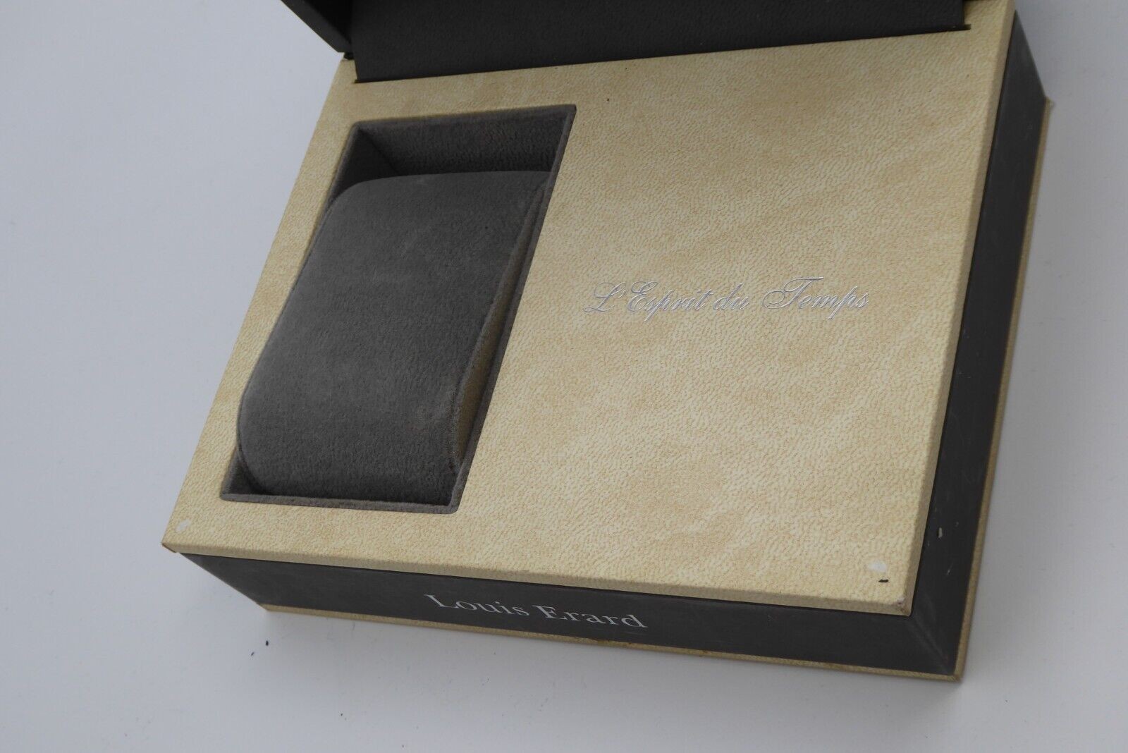 Louis Erard 1931, box