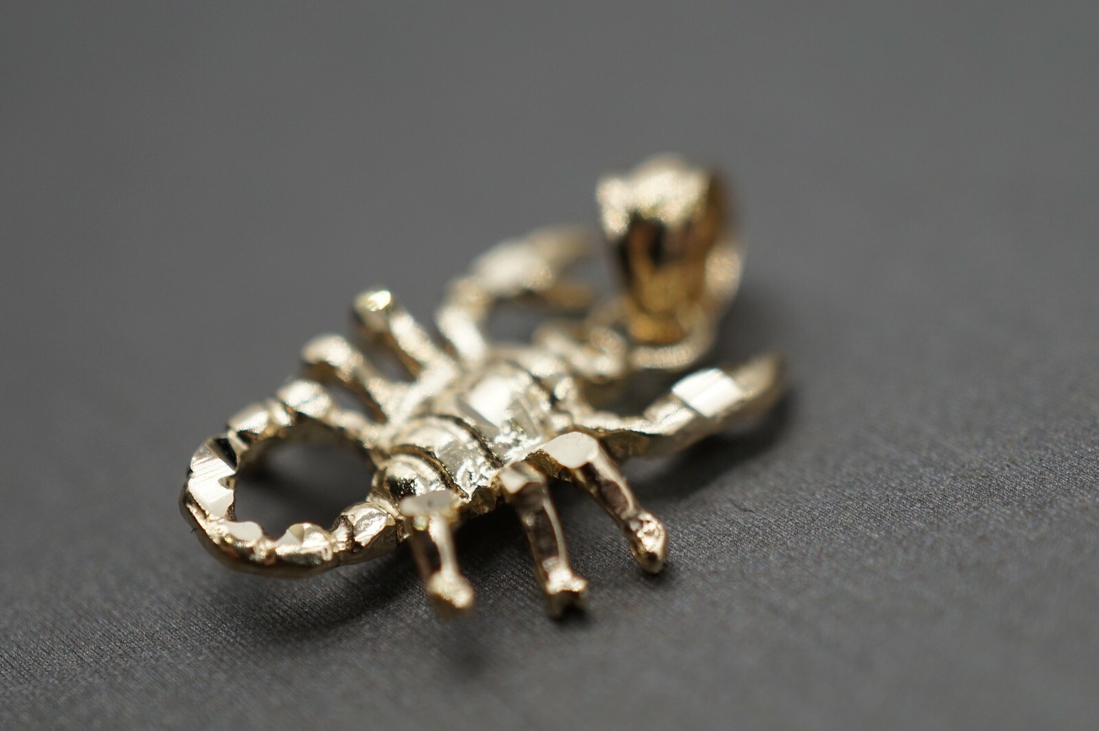 10K Solid Yellow Gold 0.75″ Small Diamond Cut Scorpion Charm Pendant.