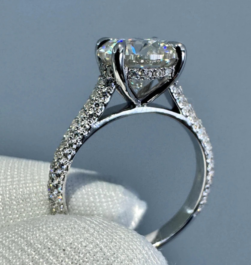 IGI 5.70Ct Round EF/VS1 Lab Grown Diamond Hidden-Halo Wedding Ring Platinum 950