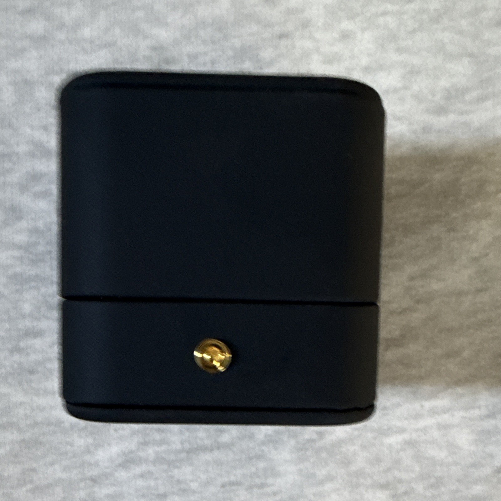 Hioleegi Black Faux Leather Lined Square Ring Jewelry Box, 1-Piece Capacity
