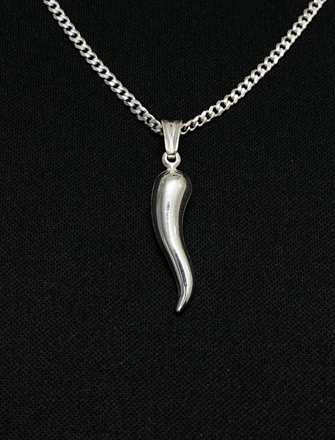 Sterling Silver Italian Horn Pendant With Silver 20” 2mm Curb Chain