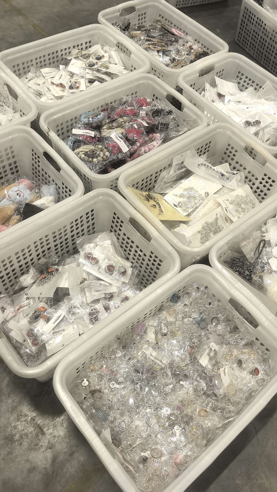 Random 100PCS Mystery Bulk Lot Jewelry Earrings Rings Necklaces Bracelets USA