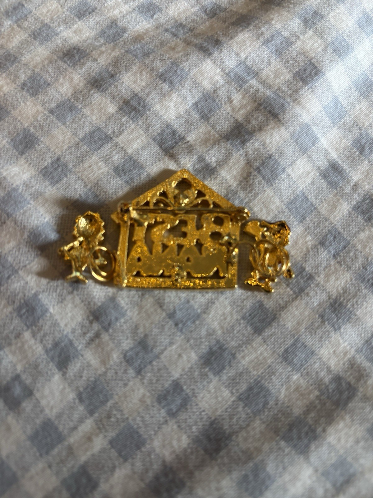 ‘Best Nana’ Gold Toned Pin Broach With Two Children