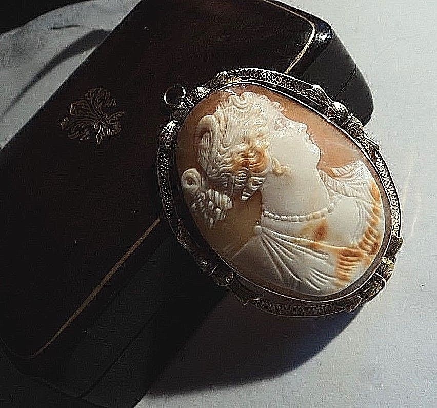 Antique 10K YG Hardshell Cameo 2.2″ Pendant Brooch Pendant Orig. Leather Box 15g