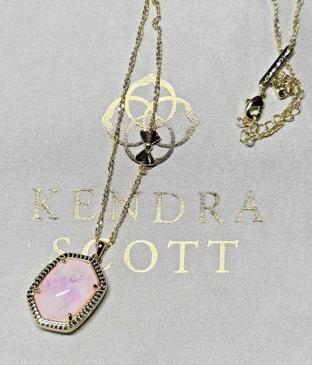 🌹Kendra Scott x LoveShackFancy Daphne Gold Locket Necklace Pink Mint Rosa Beaux