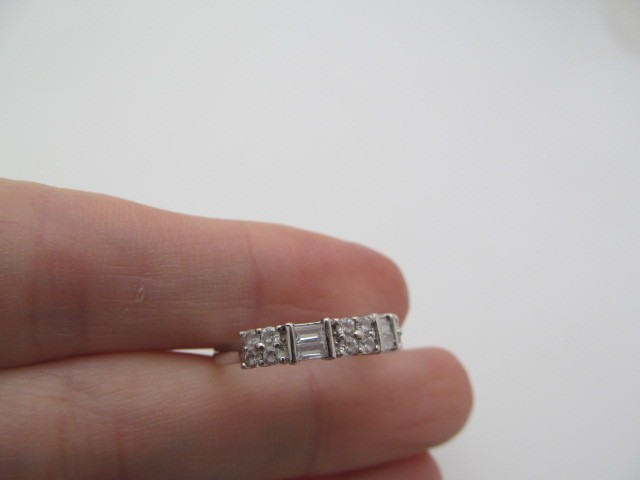 925 Sterling Silver Clear Sparkling Stone Contrast Round & Baguette Ring Sz 6