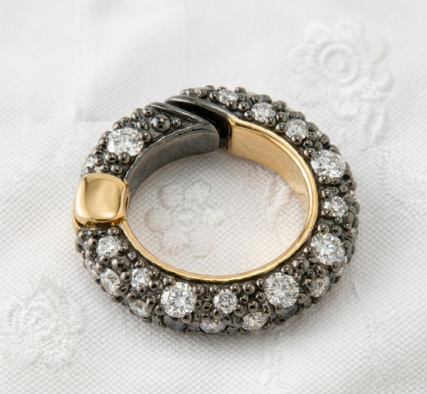 Circle Charm Lock Pendant With CZ Brass Metal Fashion Jewelry for gift