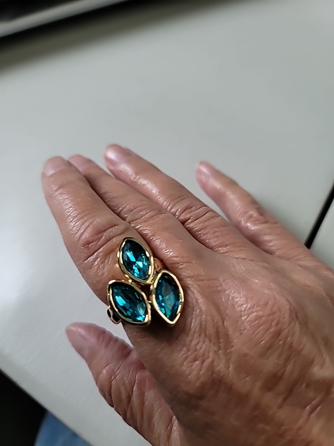 Handmade Uno STYLE De 3 stone crystal leaf ring Caribbean blue size 8 Gold