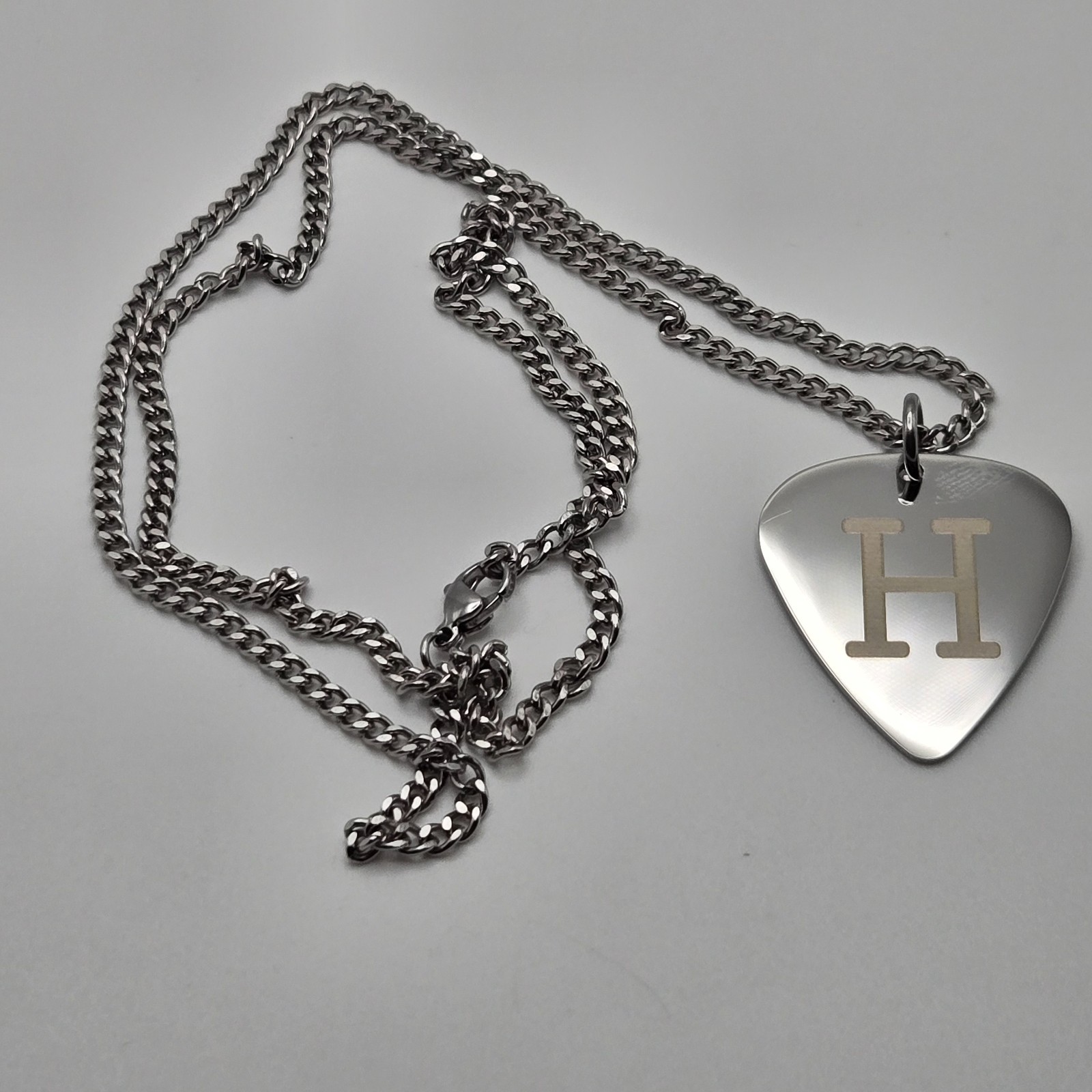 CUSTOM NAME GUITAR PICK CHARM 18″-24″ STAINLESS STEEL CURB CHAIN NECKLACE
