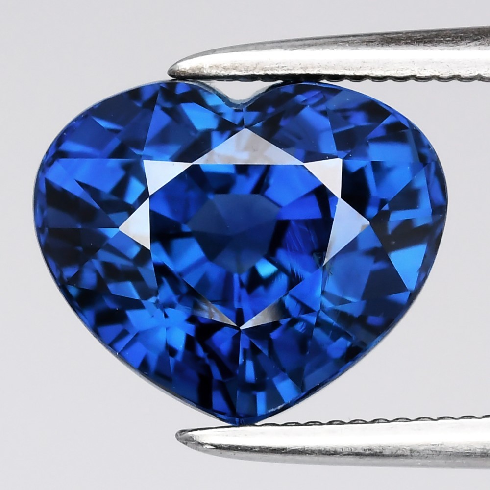 💎 4.05ct 9.5×7.8mm IF Heart Natural Blue Sapphire – Heated, Madagascar Gemstone