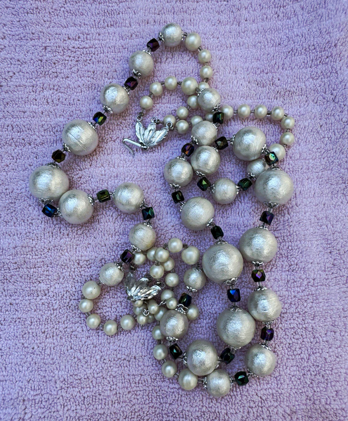 Vintage Faux Pearl & Black Crystal Glass Beaded Necklace Ball/Bead Chain Silver