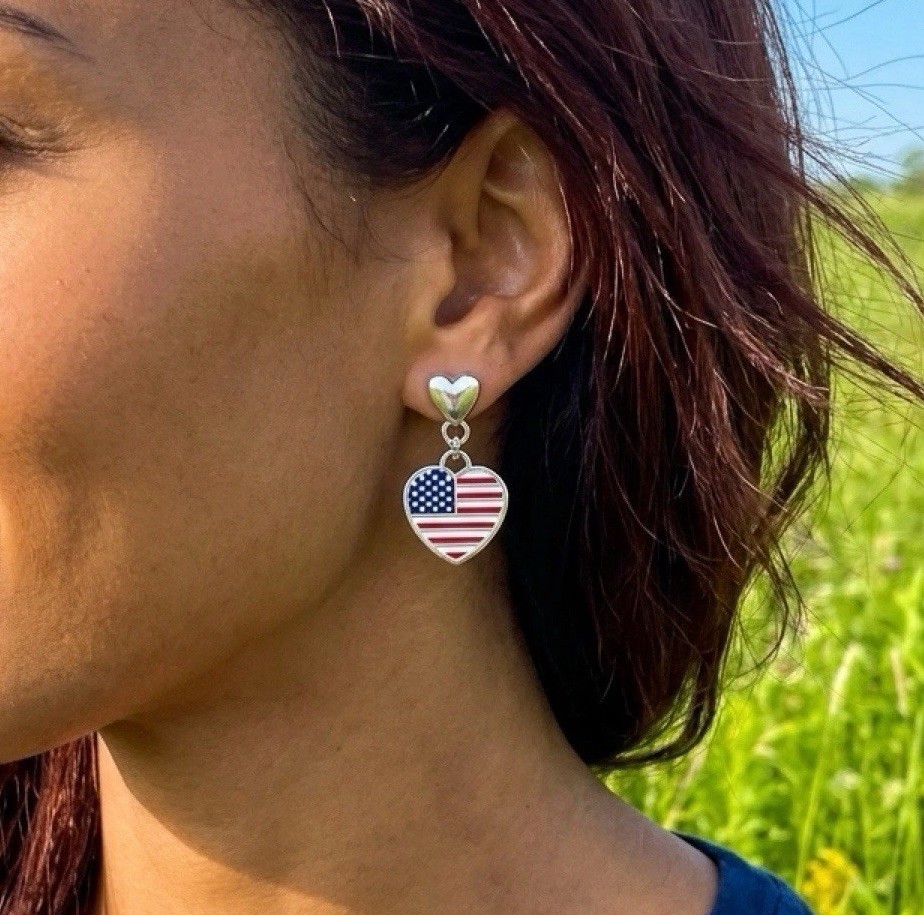 New Heart-Shaped American Flag Dangle Fashion Earrings for Women – US Seller