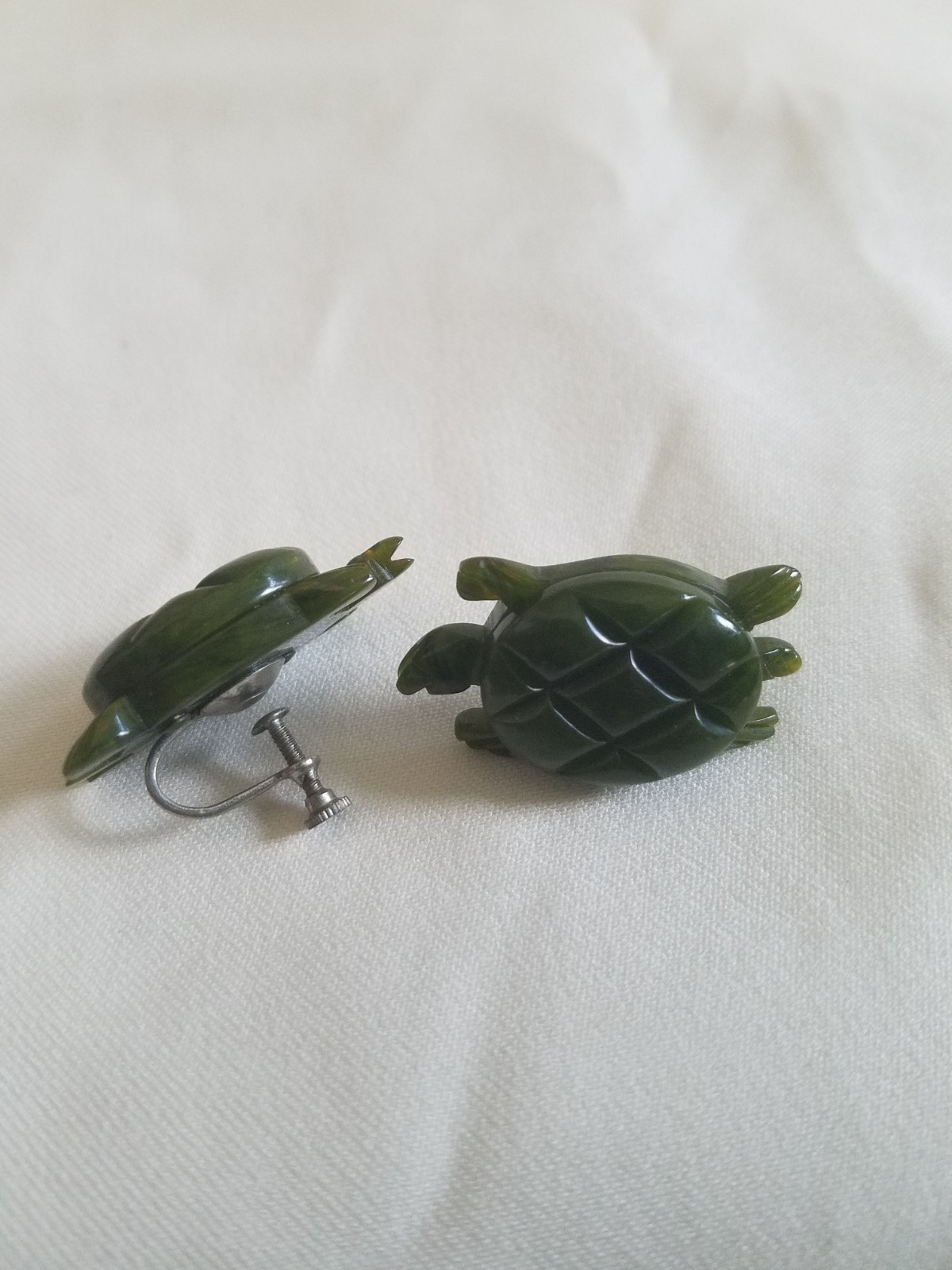 Nephrite green turtle earings