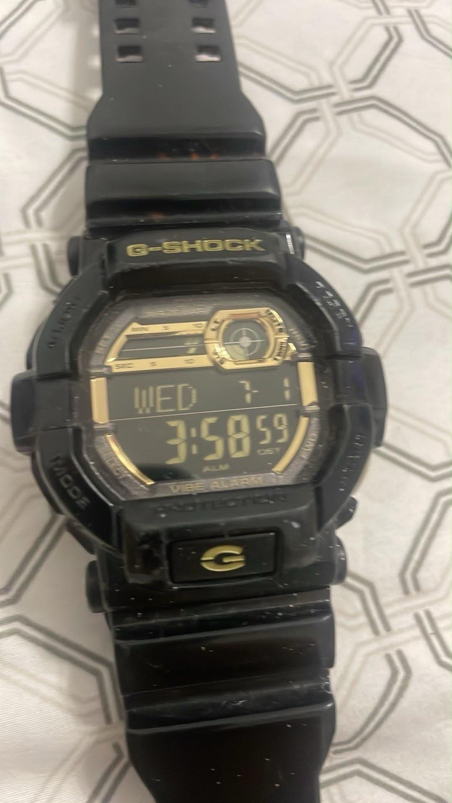 Casio G-SHOCK Men’s Black/Gold Digital Quartz Resin Strap Watch Alarm Day/Date