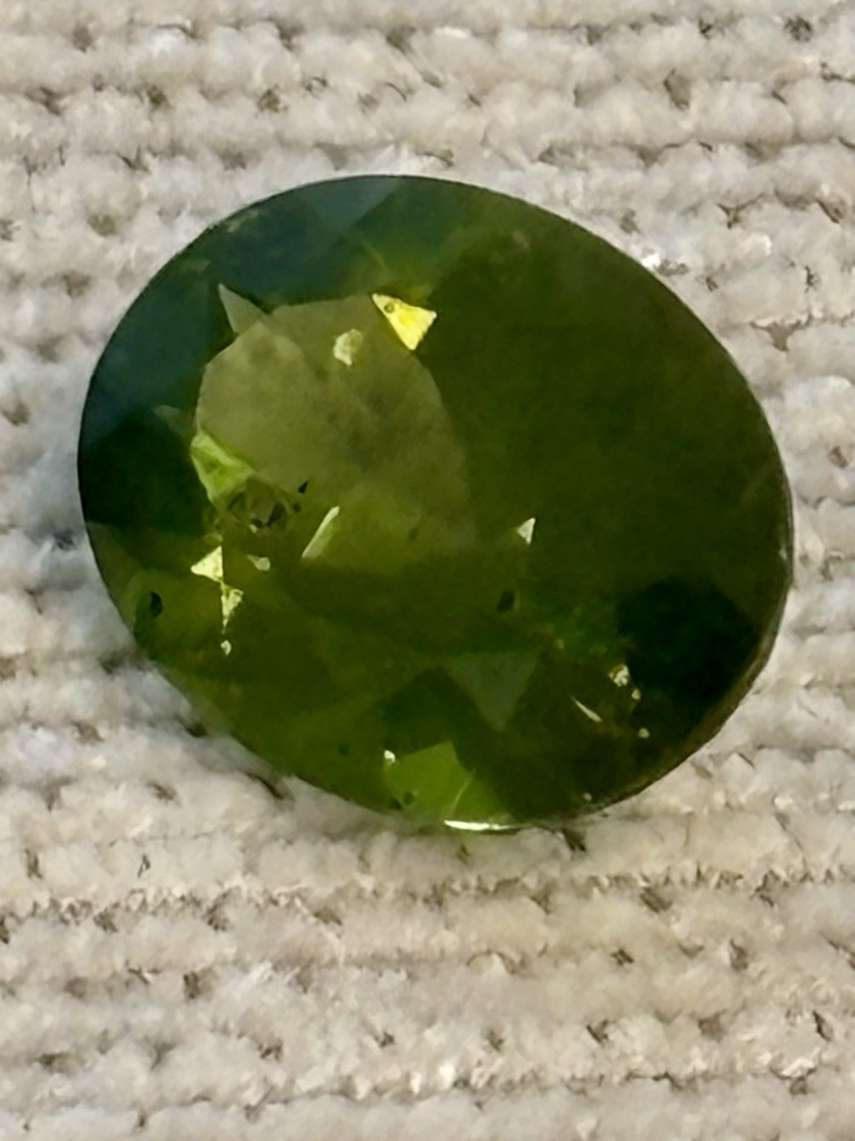 Vintage Natural Rich Green Arizona Peridot Oval Cut 6.5 Carats