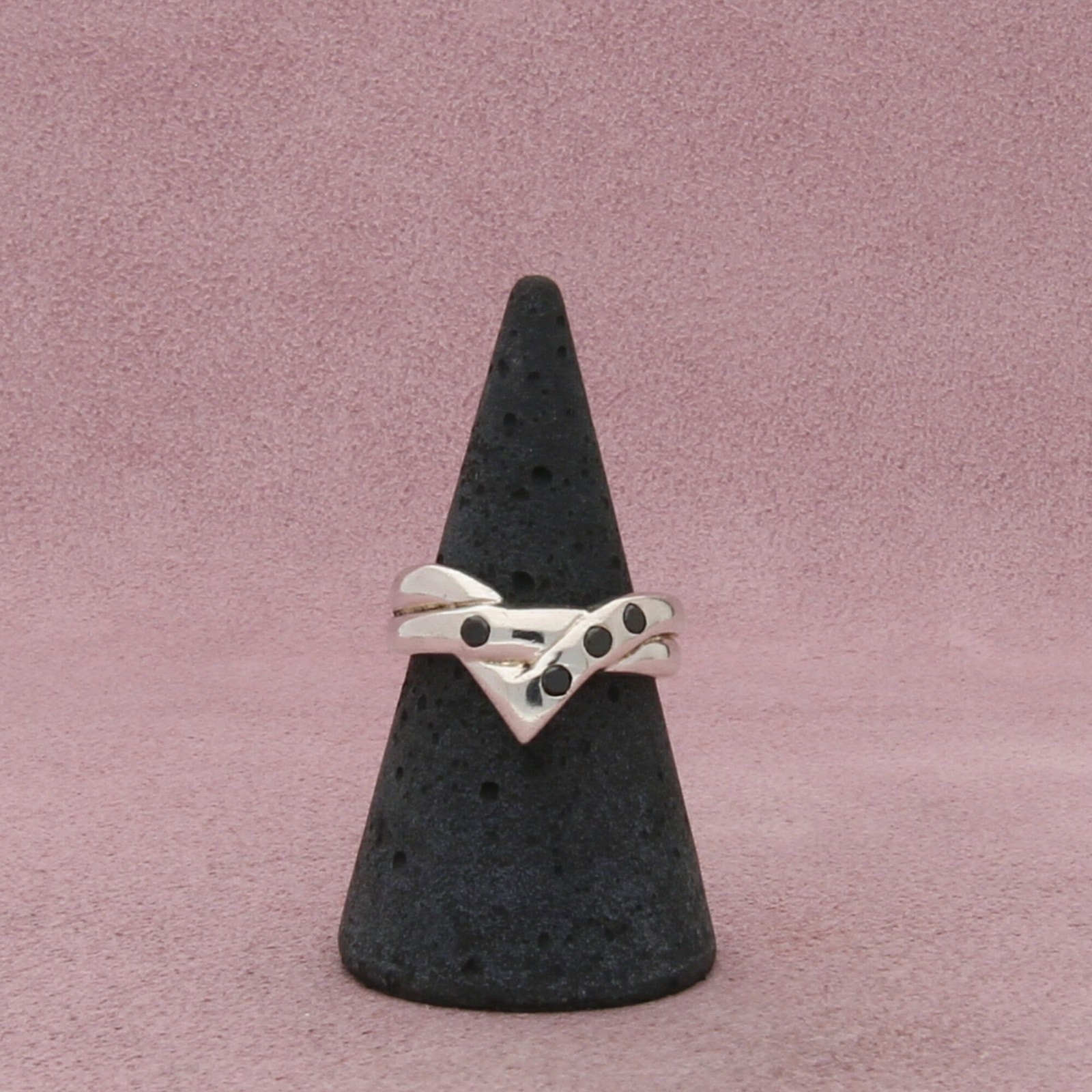 sterling silver black cz v-shape band ring size 7
