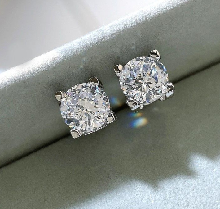 Zircon stud earrings, classic diamond stud earrings, versatile for everyday wear