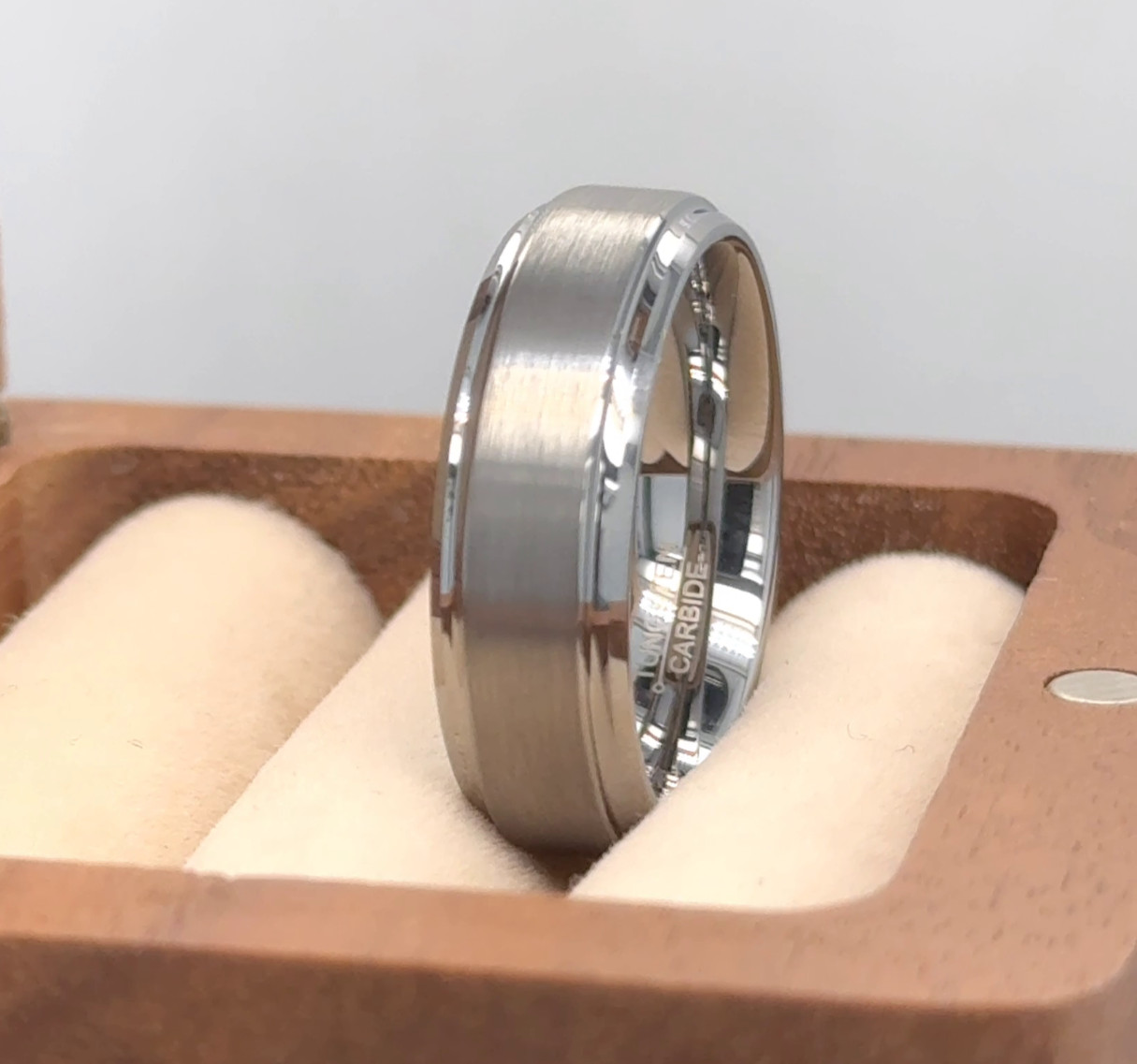 Men’s 7mm Silver Tungsten Ring – Beveled Edge Satin Surface Band