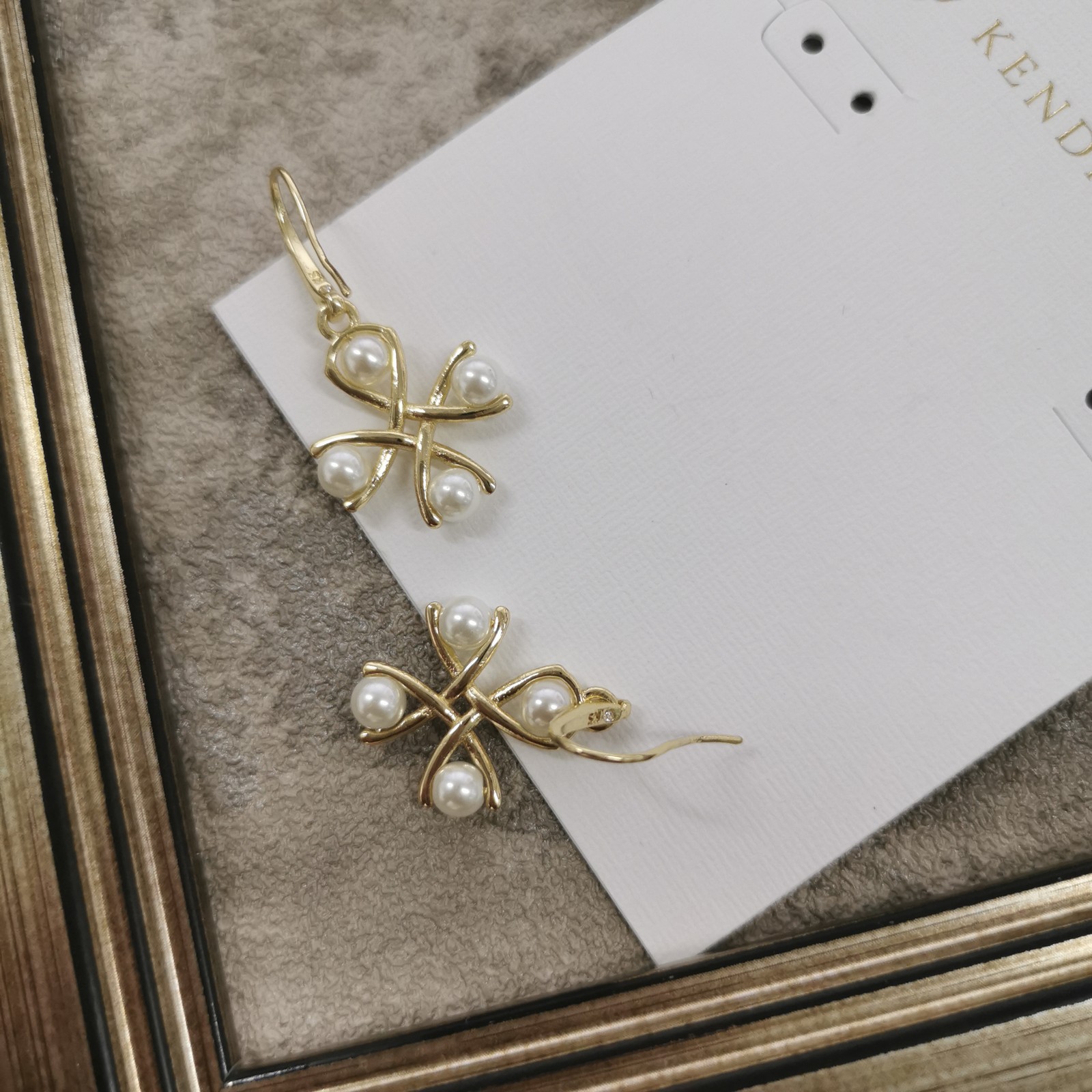 Kendra Scott Everleigh Gold Pearl Drop Earrings on-trend Jewelry