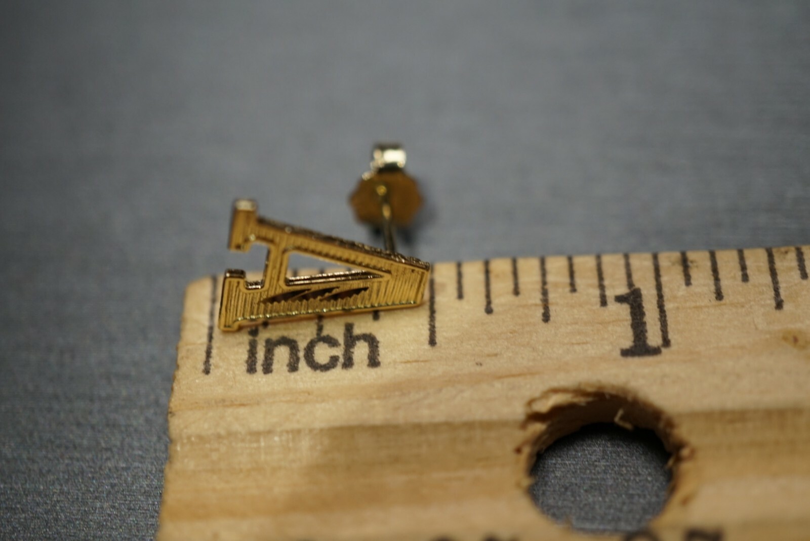 10K Solid Yellow Gold 0.45″ Diamond Cut Initial Alphabet A To Z Stud Earrings.