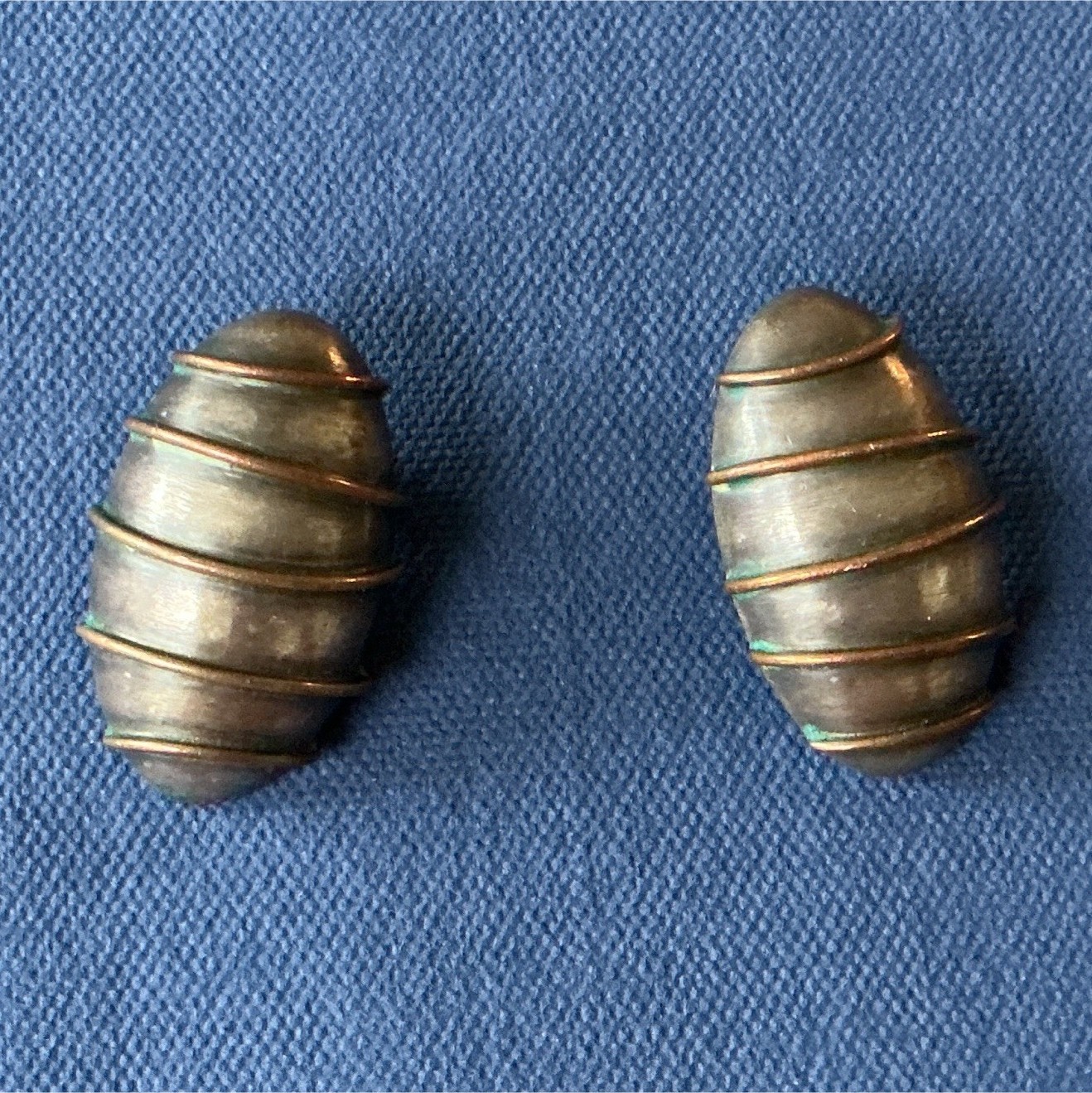 Baharal Gnida Buttonline Clip Earrings