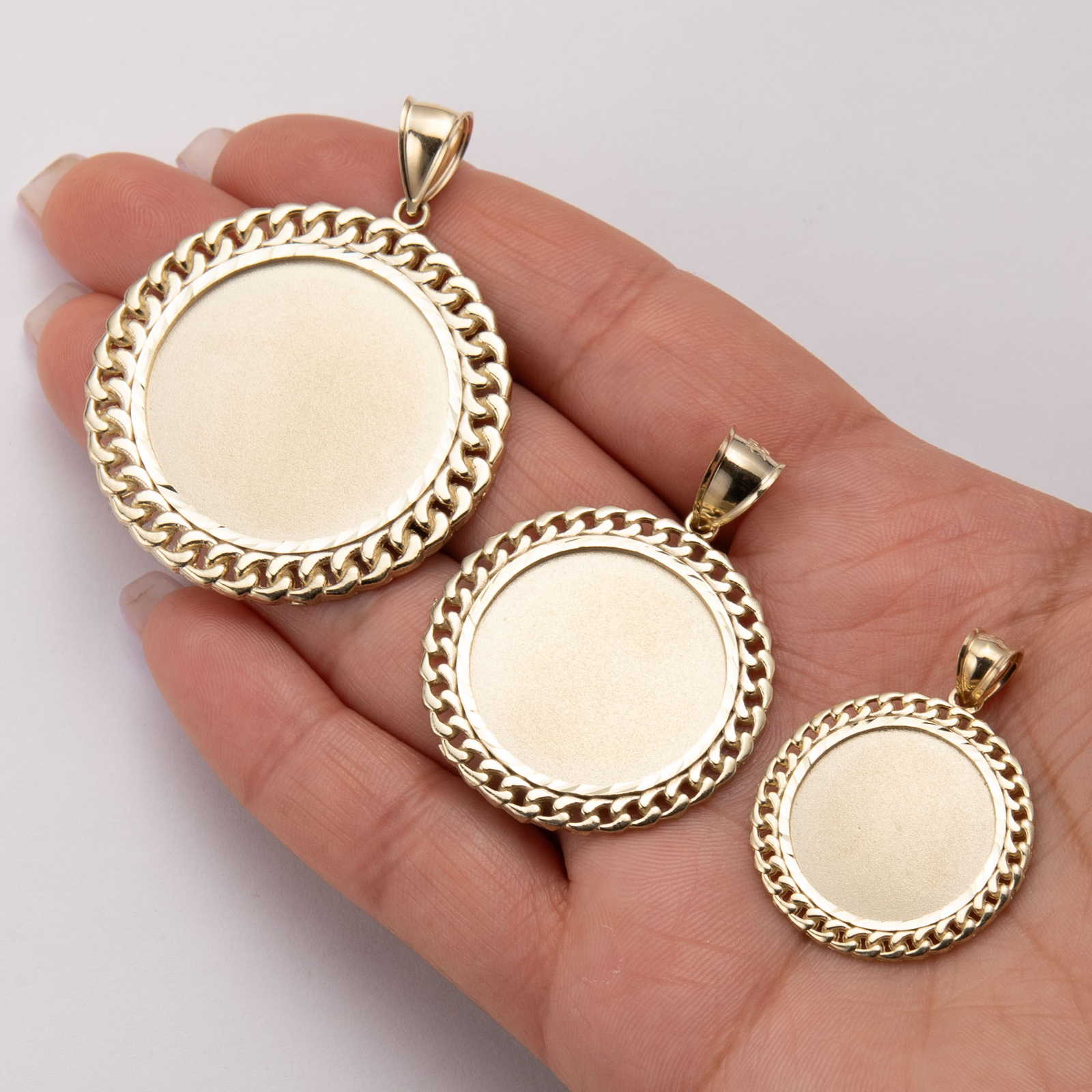 SOLID 10K Curb Link Framed Medallion Picture Frame Memory Pendant Yellow Gold