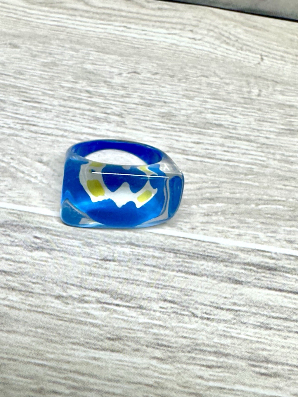 New Acrylic Lucite Blue White Green Ring Size 8