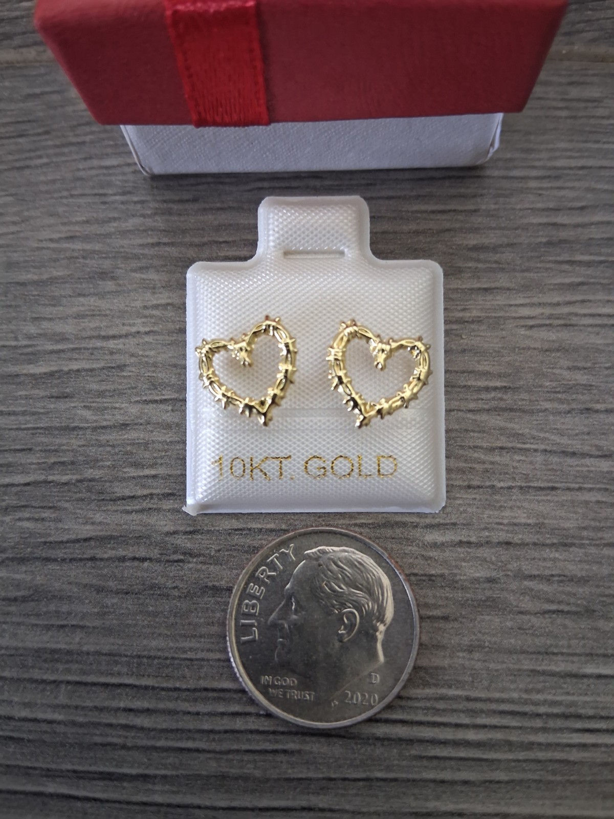 10k gold heart screw back stud earrings / arete bichota de oro 10K MX de rosca.