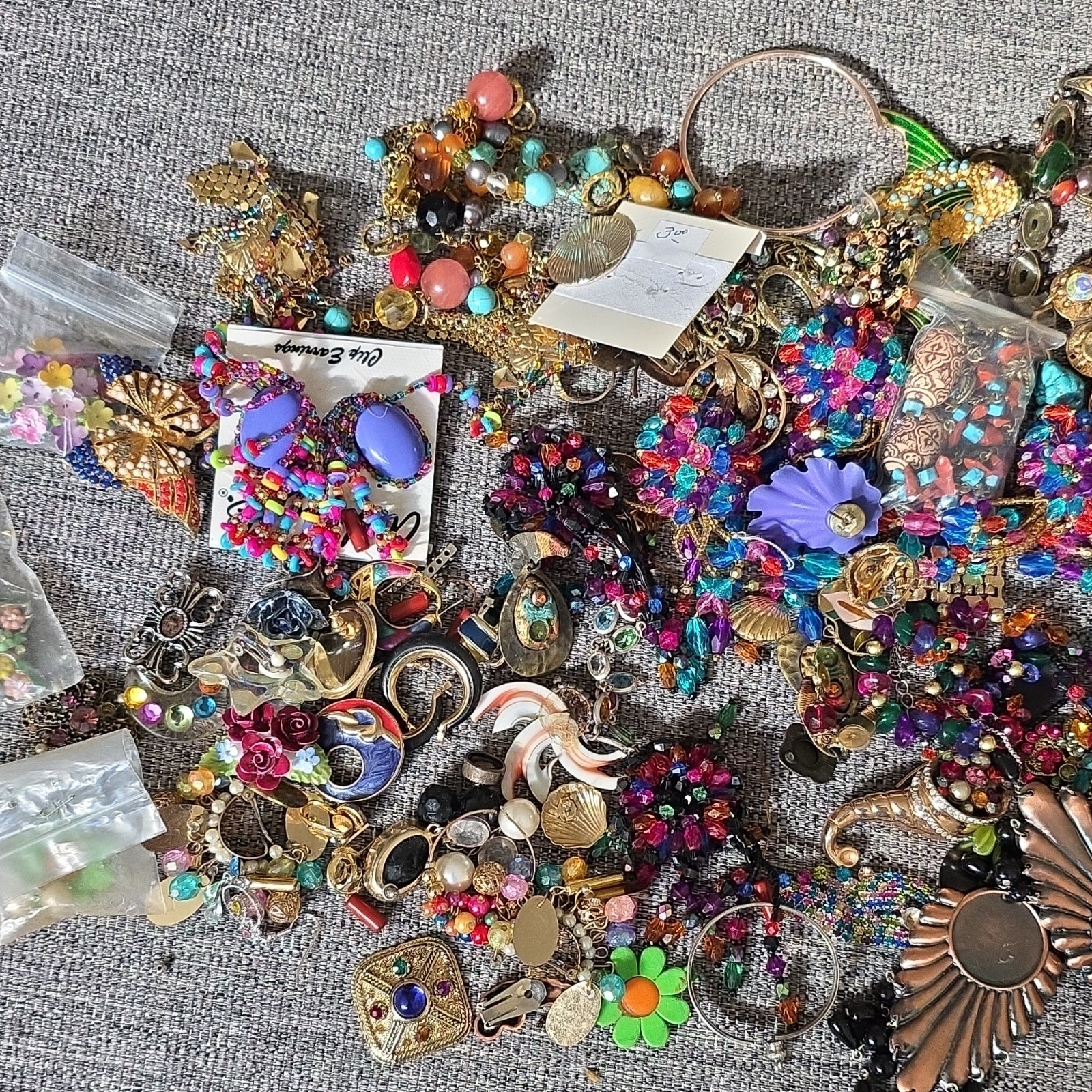 2lbs Crafting Jewelry Mixed Lot 50+pc Earrings Bracelets Rings Brooches