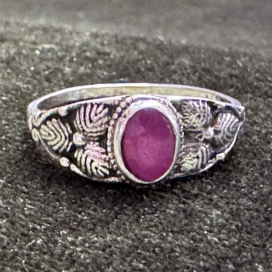 Vintage 925 Sterling Silver Ruby Ring Size 6 Oval Cabochon Engraved Band