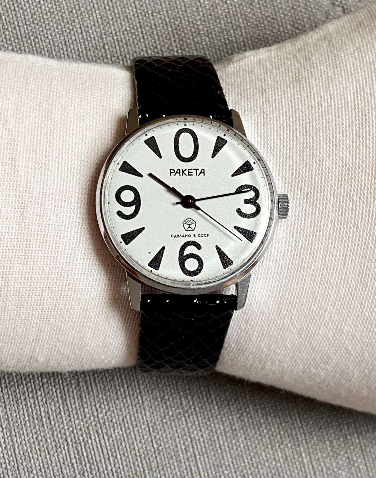 RAKETA BIG ZERO Vintage Soviet Mechanical Men’s Wristwatch