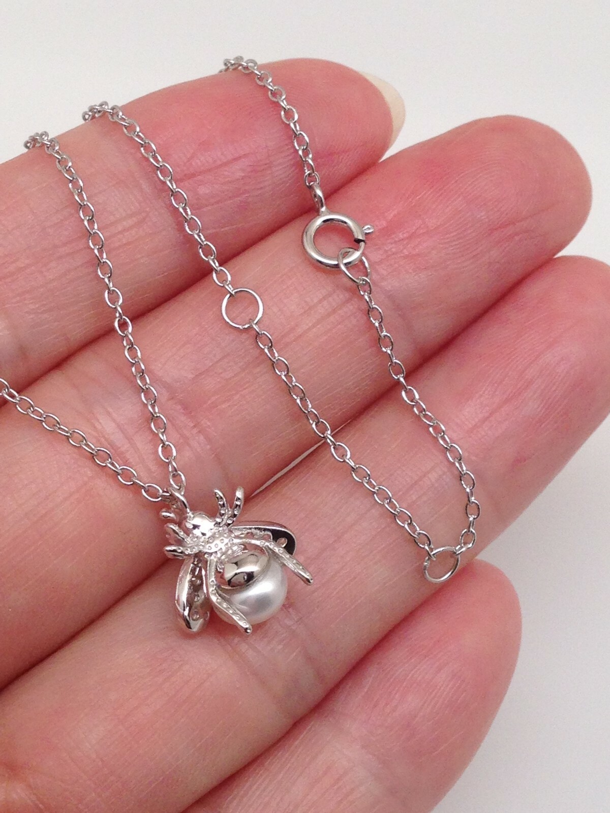 925 Sterling Silver Bumble Bee w/ Pearl Pendant Necklace 11mm(0.43″) 17.75″