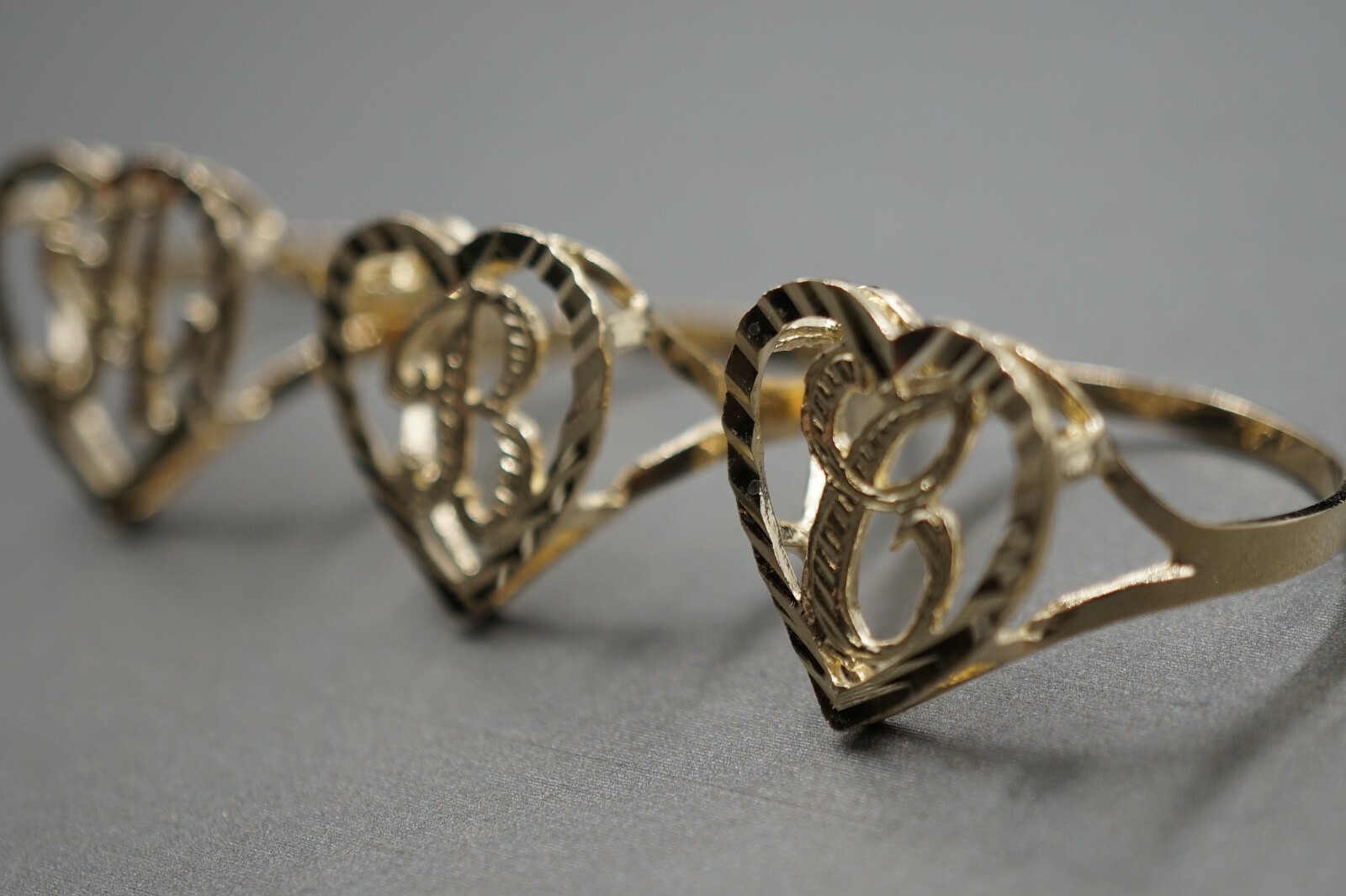 10K Solid Yellow Gold Diamond Cut Heart Initial Letter Alphabet Ring. Size 7.25