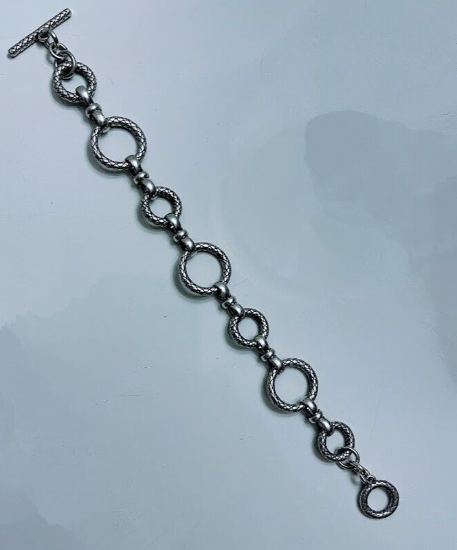 8.5 in silver tone bracelet interlocking ring chain circles different sizes