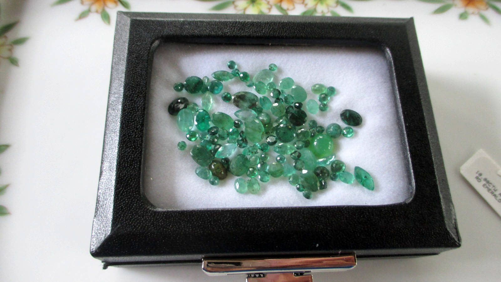 VINTAGE RANDOM EMERALDS LOOSE CADILLAC GEM BOX