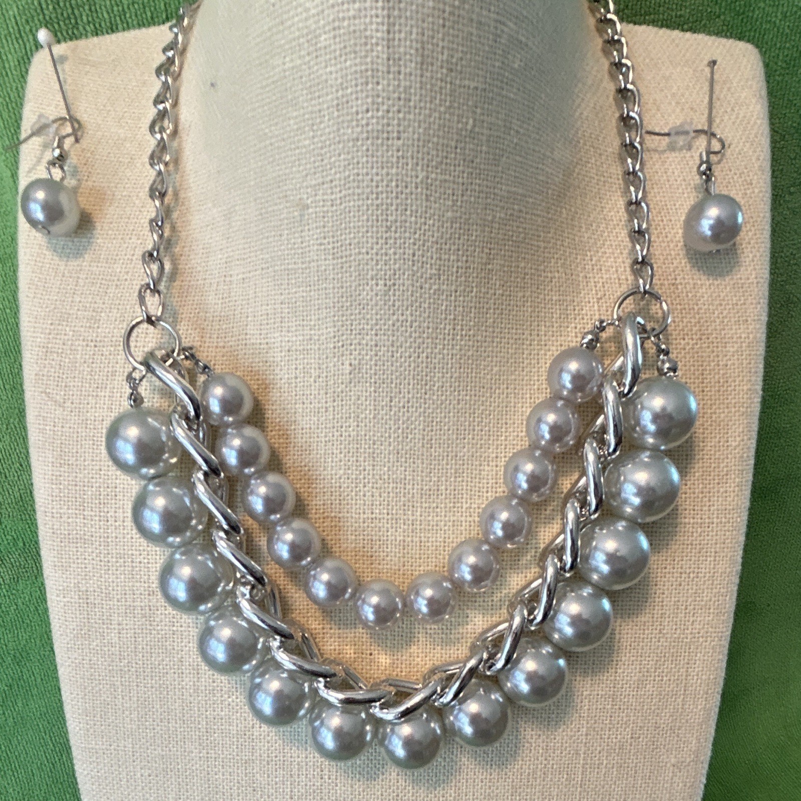 Silver Tone Cable Chain Layered Necklace w/ Gray Round Simulated Pearl Beads