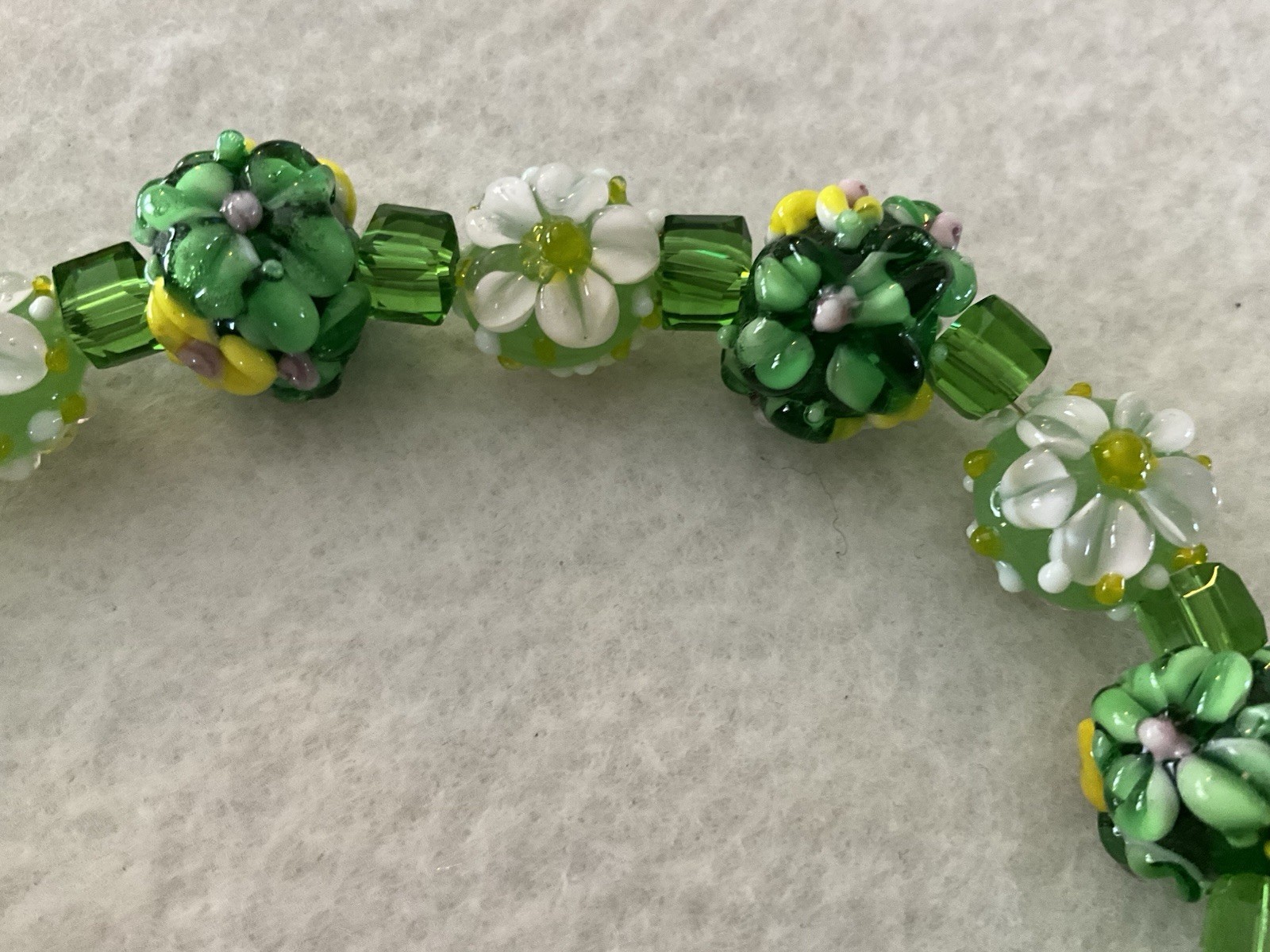 New 7”Strand Exquisite Green, Yellow & White Floral LampWork Glass Beads 12-15mm