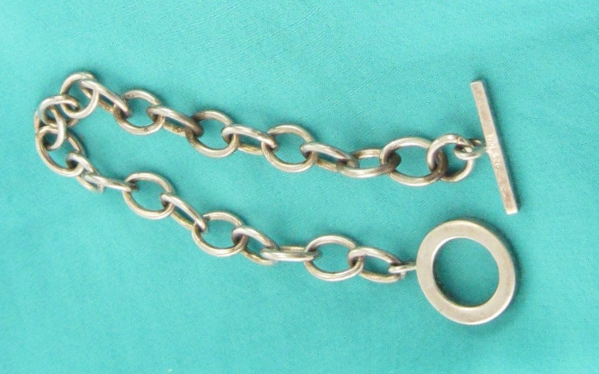1990s Starter Charm Bracelet Oval 8 x 10mm Link 7 Inches Toggle Clasp