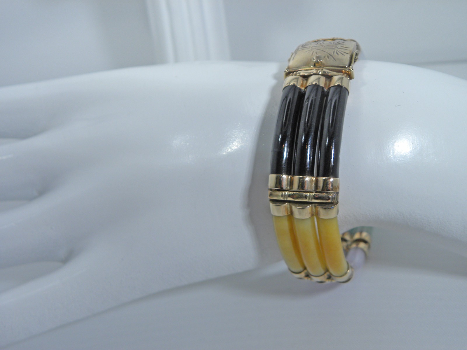 Vintage 14K Yellow Gold Triple Link Jade and Coral (hardstone) Bracelet