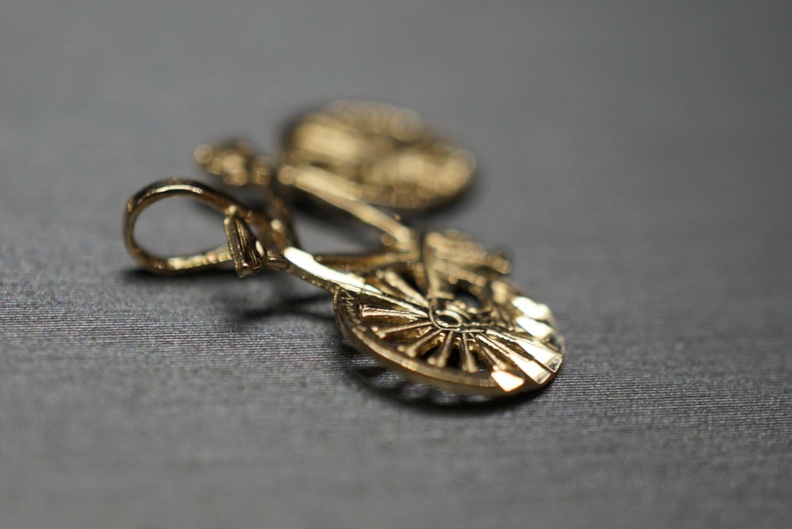 14K Solid Yellow Gold 0.6″ Diamond Cut Bicycle Charm Pendant.